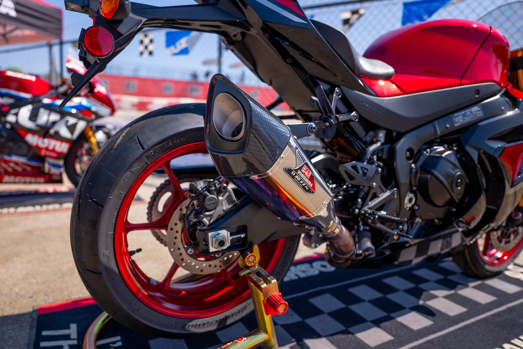 Yoshimura GSX-R1000 2017-25 R-11Sq Stainless Slip-On Exhaust, w/ Titanium Blue Sleeve - 1U0-50A-L16G0