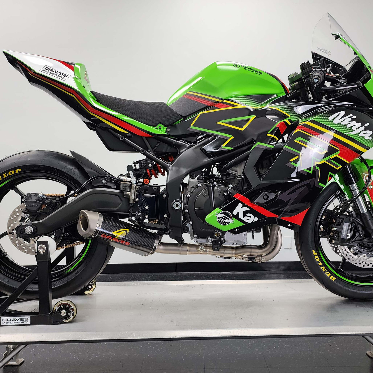 Graves Motorsports Kawasaki ZX-4RR / ZX-4R WORKS Carbon Low Mount Full Exhaust System EXK-23ZX4-FTCW