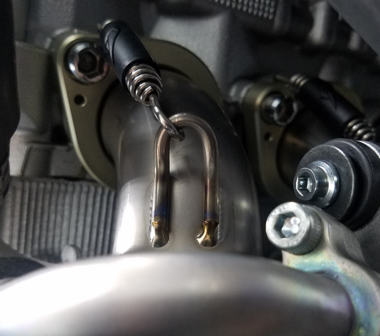 Graves Yamaha R1 Full Titanium Exhaust System - Titanium 265mm Silencer view 8