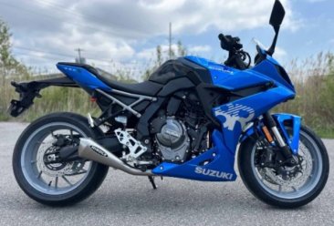 75-0232MC   Hindle Evo Low Mount Full System w/ Stainless/Carbon Megaphone Can for Suzuki GSX8S/R 2023 - 2025